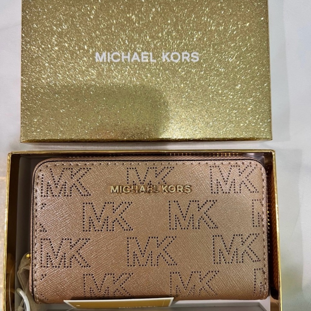Michael kors wallet/card case
Rose gold